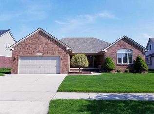 15714 Retreat Dr, Macomb, MI 48042