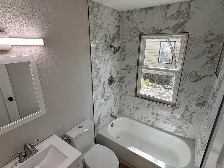 1703 N Valley Ave — Photo 42