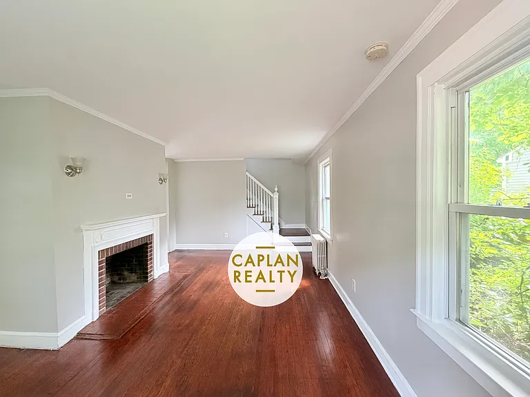 685 Newhall St — Photo 3