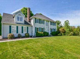 2 Strawberry Ln, Sandy Hook, CT 06482