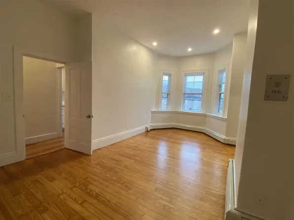 194 Central St, Somerville, MA