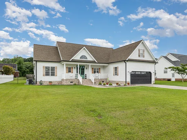 305 Maddux Dr, Pikeville, NC 27863