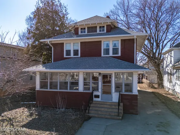 906 Belmont Rd, Grand Forks, ND 58201