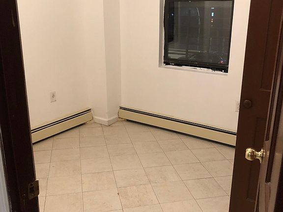 5th image of 611 E 161st St