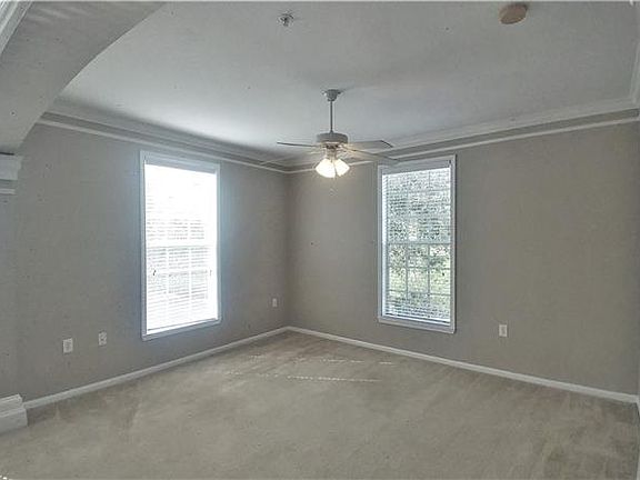 3rd image of 221 Longview Ave APT 201