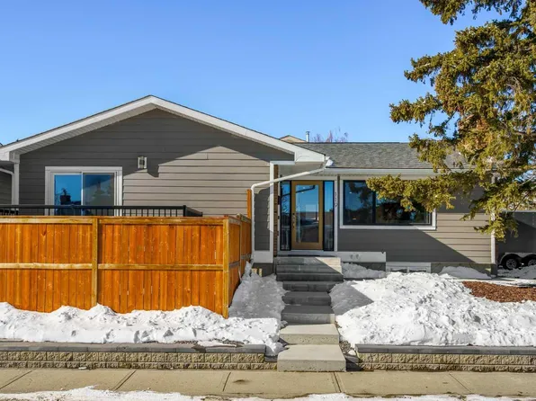 119 E Silvercreek Clos NW, Calgary, AB T3B 4G2