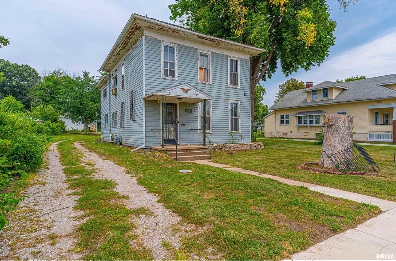 5 bed, 2456 sqft, $1,100 — Photo 1