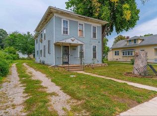 218 8th St, Lincoln, IL 62656