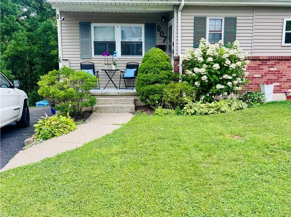 907 Lenape Cir, Catasauqua, PA 18032
