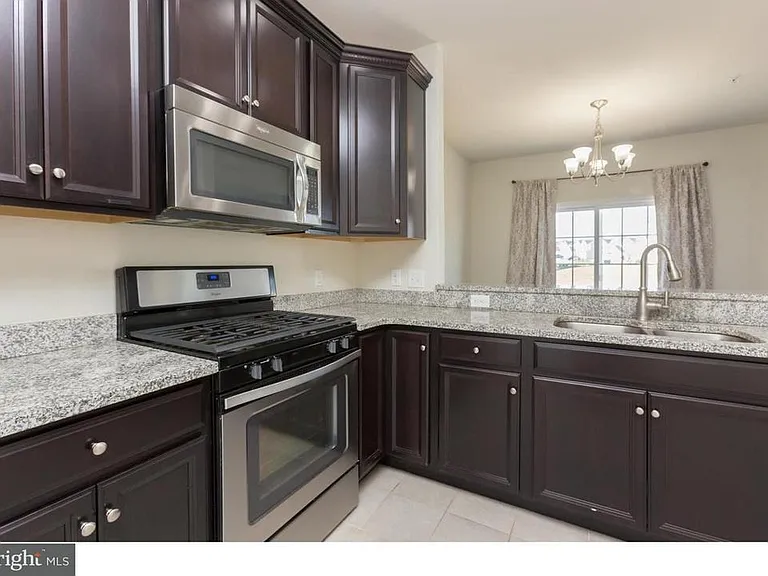 House kitchen & cabinets