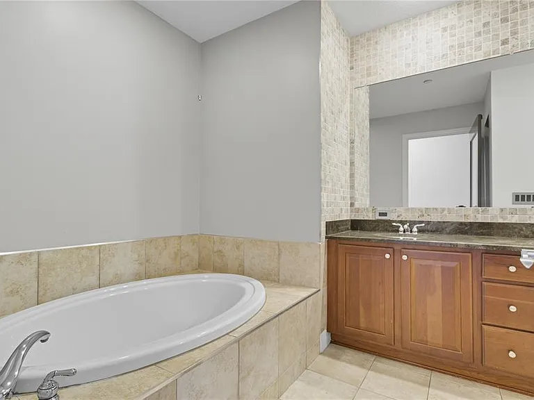 449 S 12th St #1504 — Photo 14