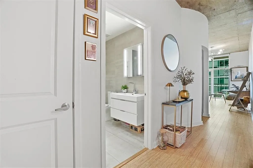 1 bed, 768 sqft, $2,200 — Photo 4