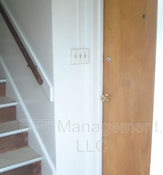 812 Greenwood Cir #4 — Photo 3