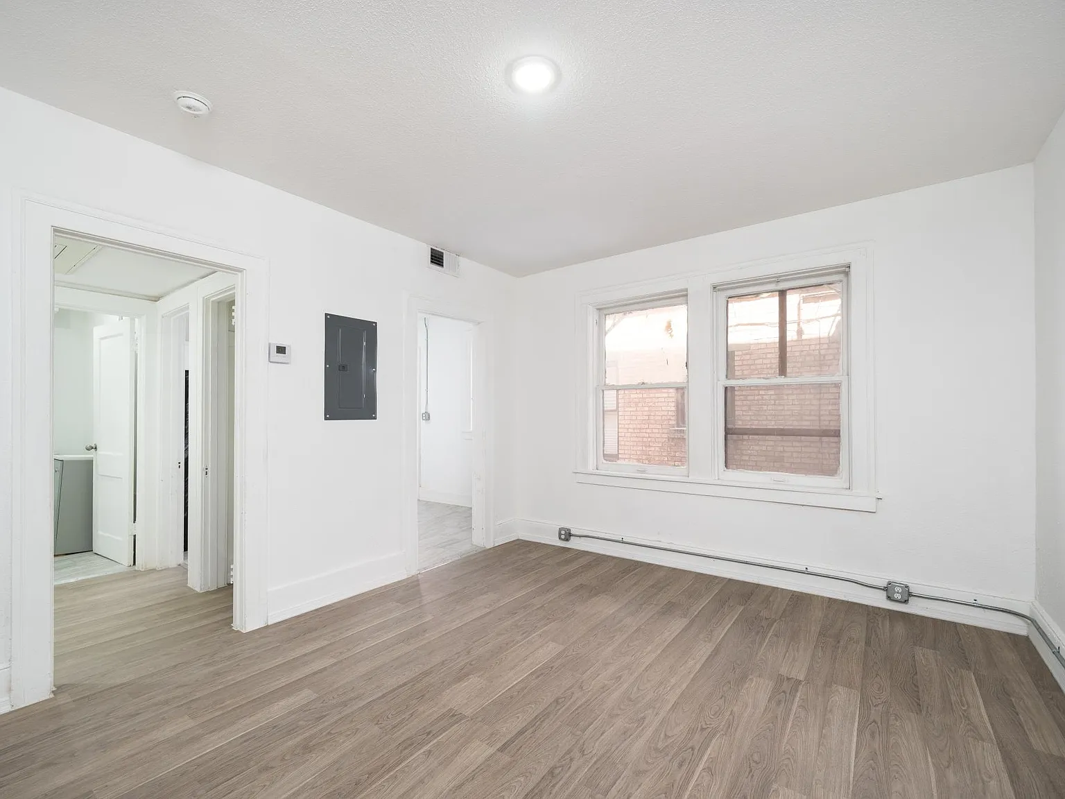 Sunset Heights - 412 W Yandell Street — Photo 1