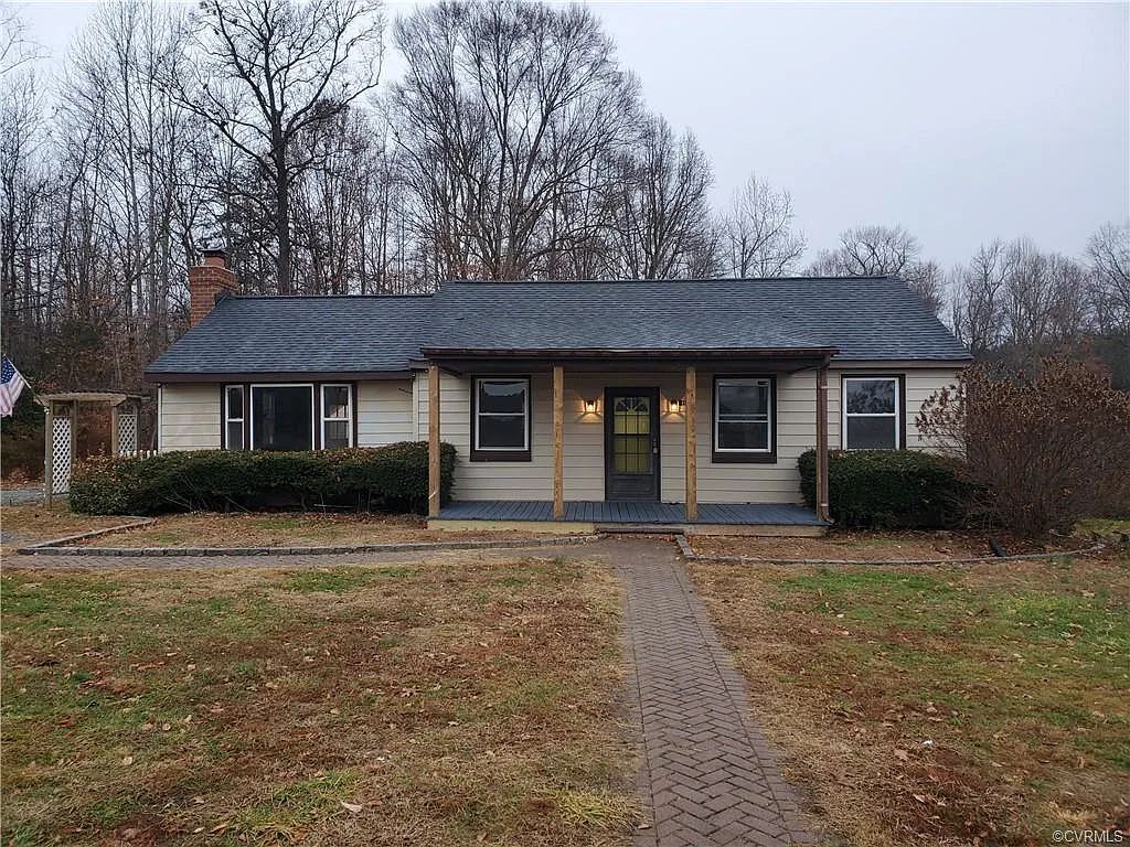 831 Dongola Rd photo 1