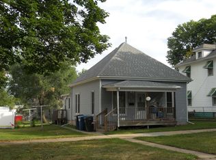 918 W 7th St, Waterloo, IA 50702