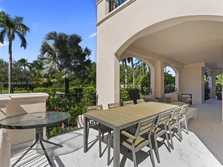 19217 Fisher Island Dr #19217 — Photo 35