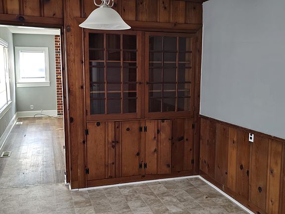 4th image of 305 N Grimes St