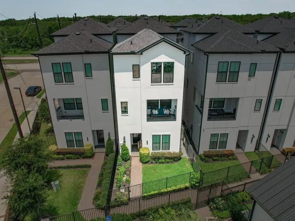 2816 Grand Fountains Dr #B, Houston, TX 77054