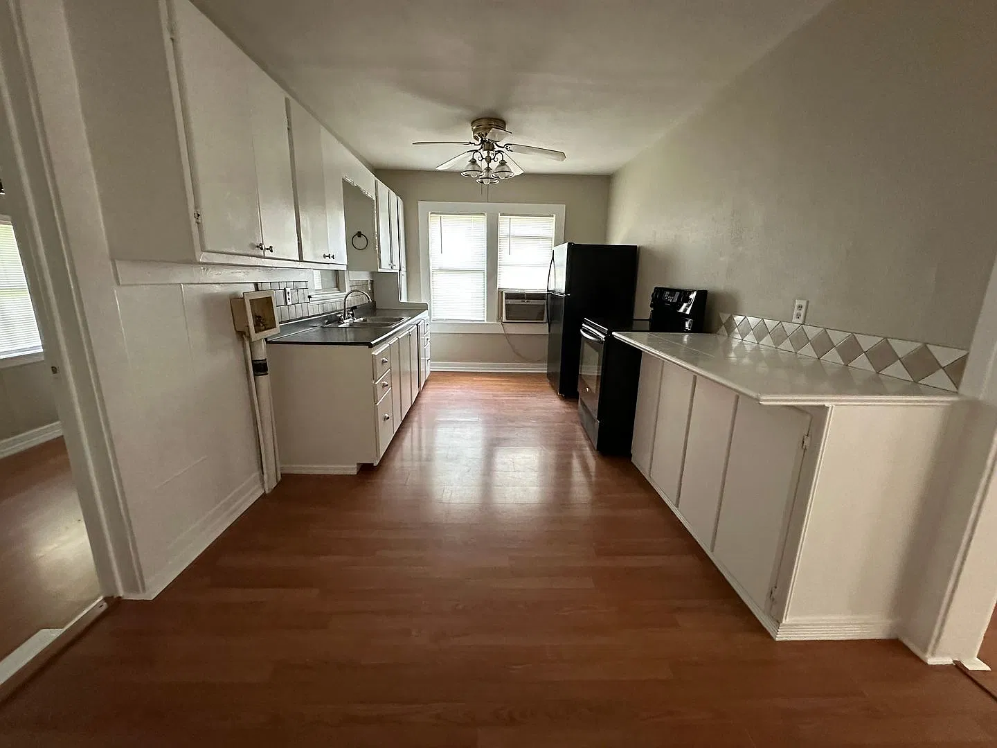 Welcome to this charming 2-bedroom, 1-bathroom home located in the heart of Russellville, AR. — Photo 3