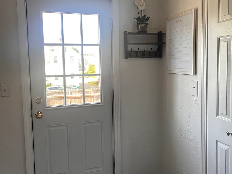 47 Vernon St E #2 — Photo 8
