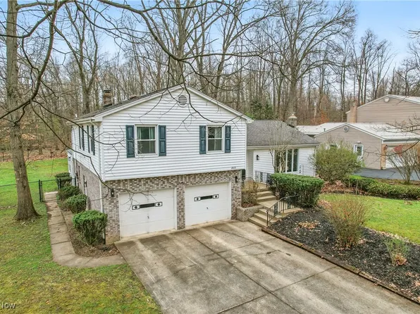 2033 Burning Tree Ln, Youngstown, OH 44505