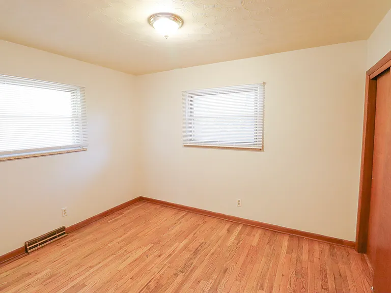 608 Cowan St — Photo 12