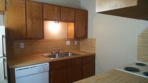 2nd image of 1607 N Main St APT K