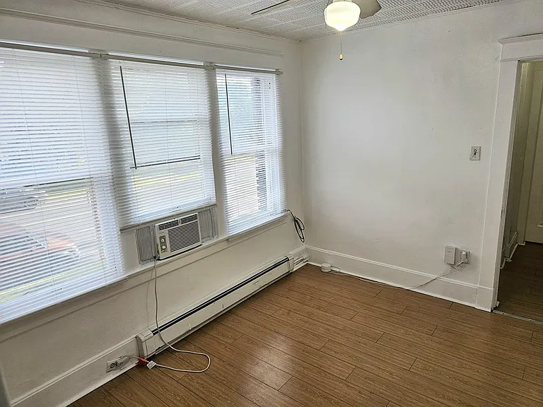 156-162 168 I St — Photo 2