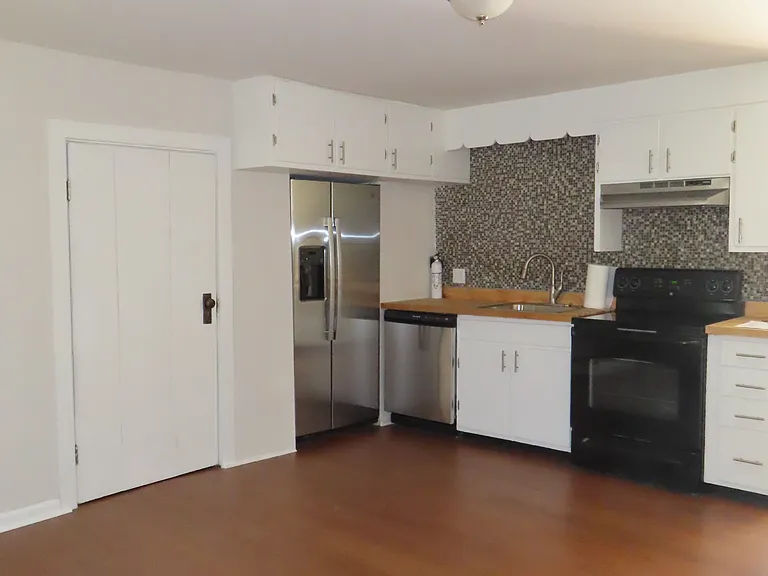 1008 Reading Ave — Photo 10