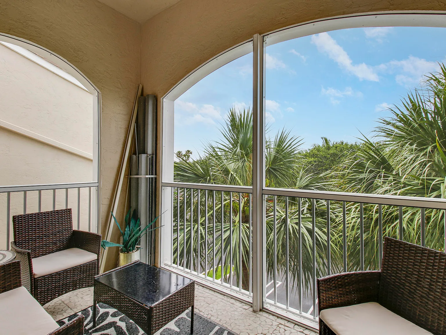 1 bed, 1.0 bath, 707 sqft, $2,000 — Photo 2