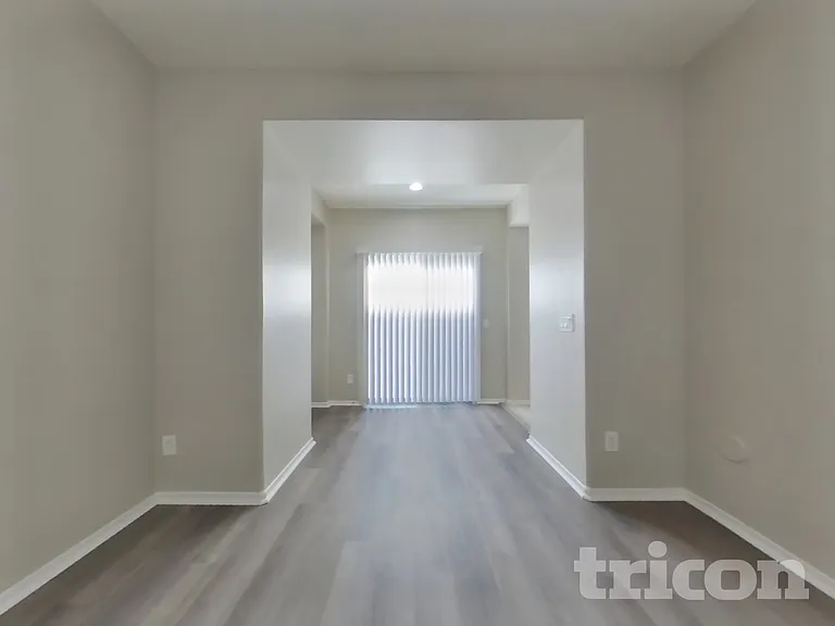 4660 E Laurel Ave — Photo 3