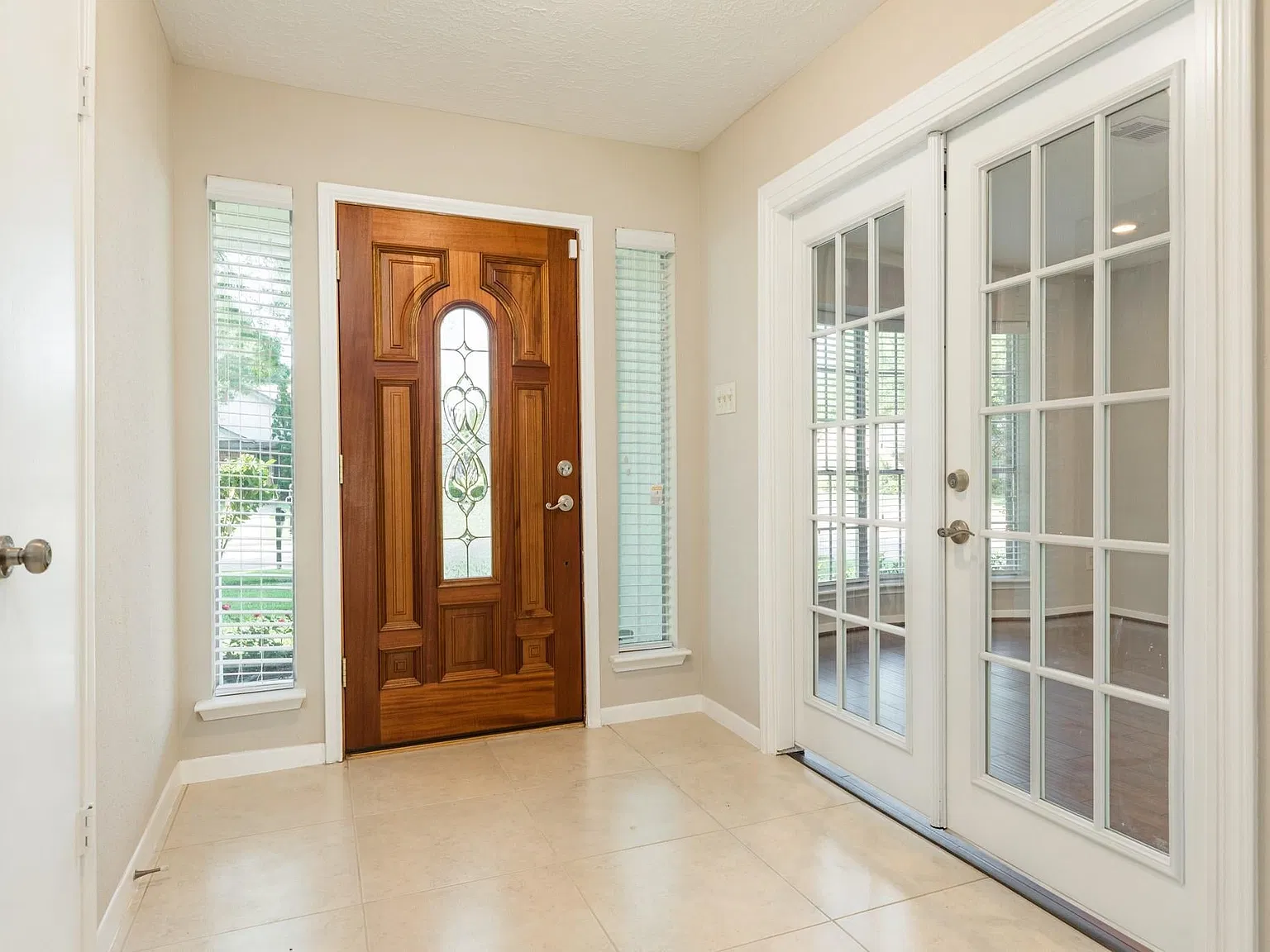 3 bed, 1865 sqft, $2,250 — Photo 2