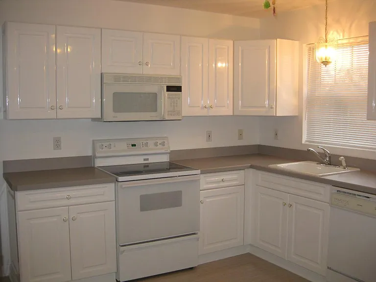 7 Donna Ln — Photo 2