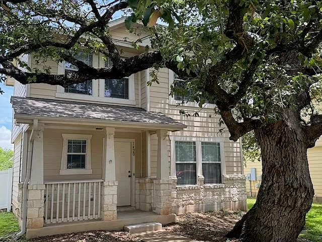 1420 Davis Mountain Loop — Photo 2