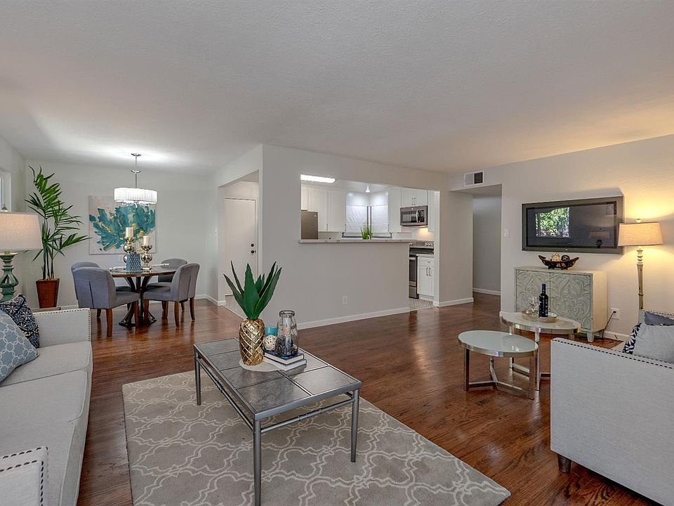 1st image of 7166 Palace Cir
