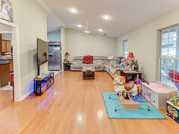 4th image of 14541 Ole Oak Dr