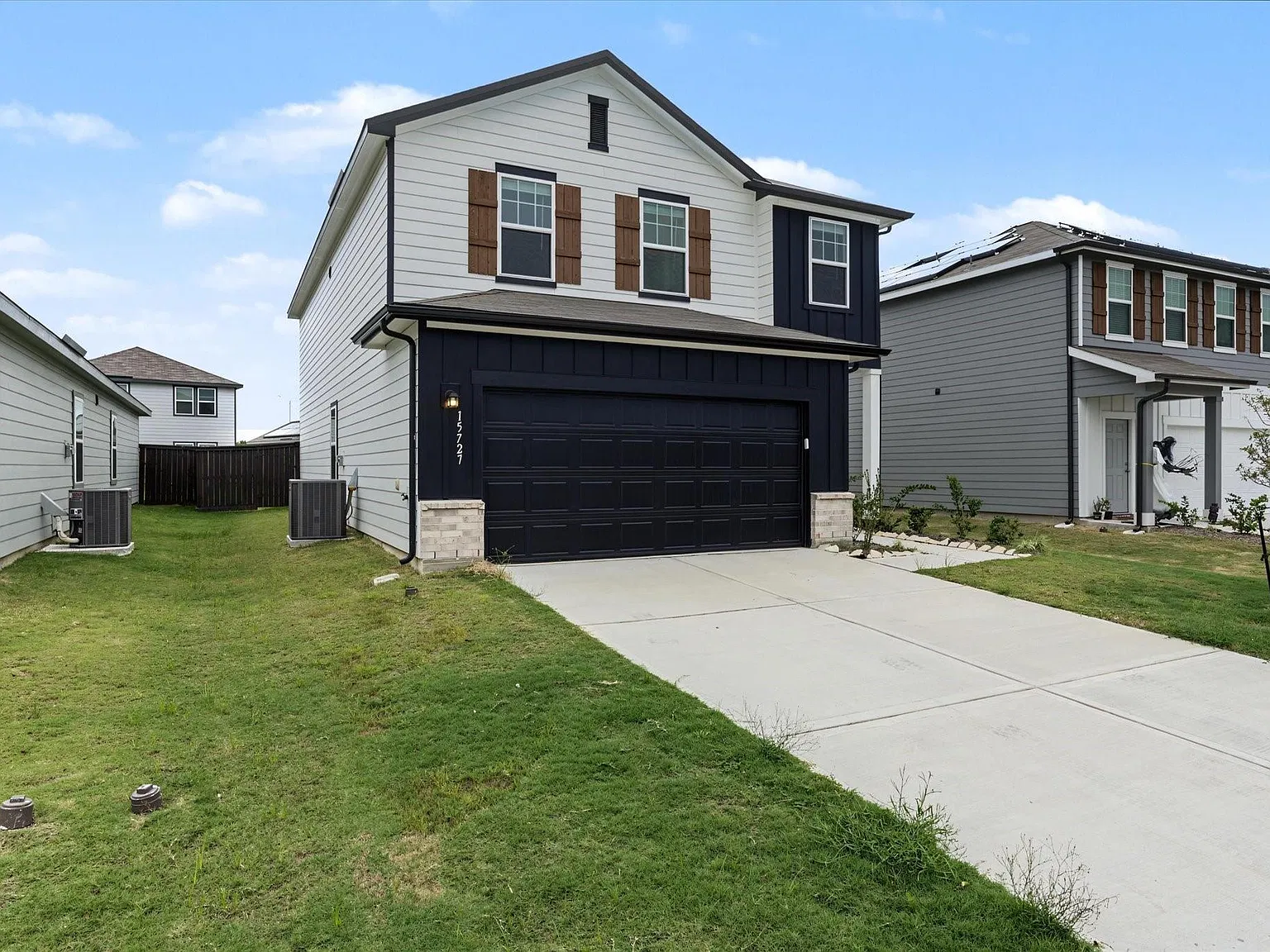 4 bed, 3.0 bath, 2331 sqft, $2,850 — Photo 3