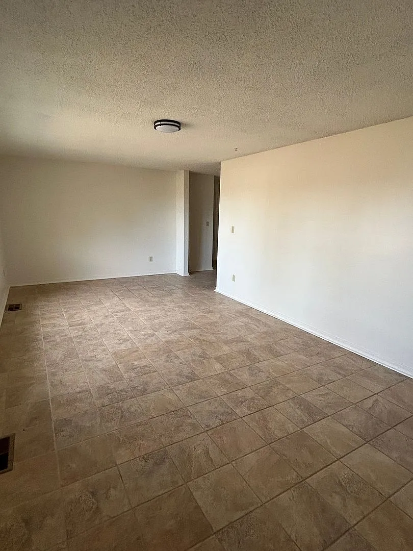 2401-2403 West 2nd St. — Photo 3