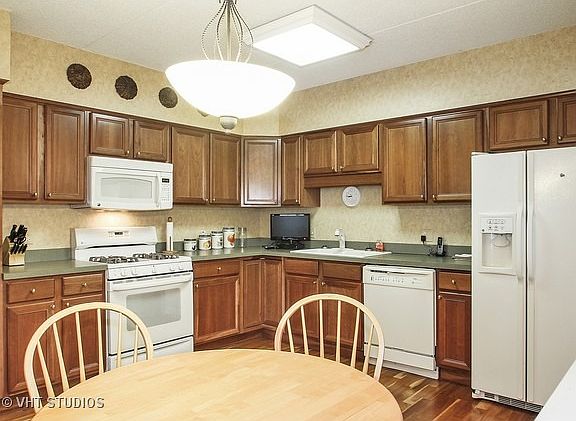 4th image of 1327 E Washington St Unit 209