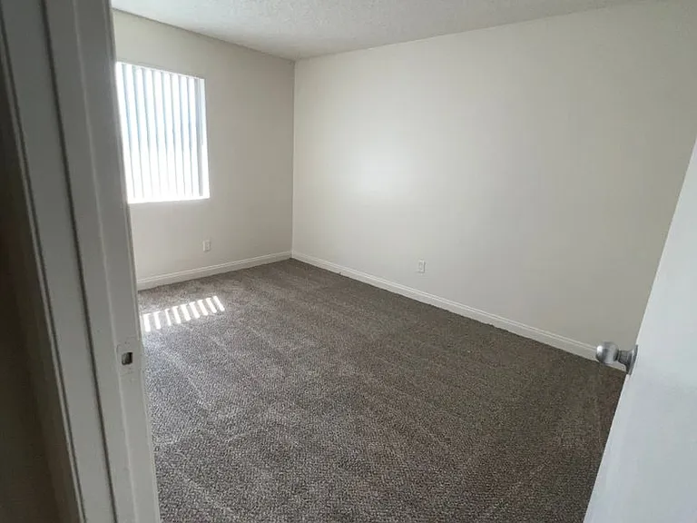 Canyon Club Apartments — Photo 33