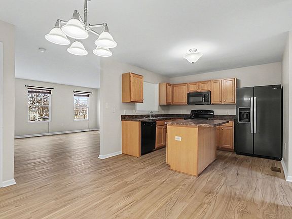 3rd image of 215 Heathersage Dr