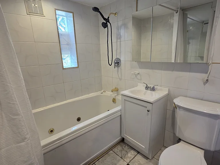 8418 W Crain St — Photo 22