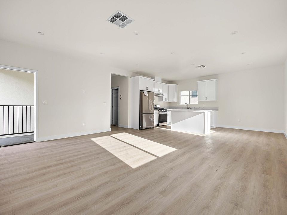 1st image of 622 E Tujunga Ave #210
