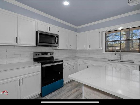 3rd image of 16 Woodfern Ln