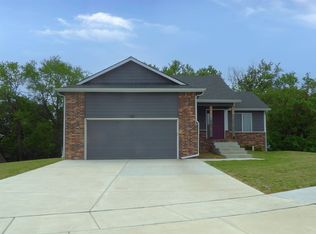 105 E Burlington Dr, Mulvane, KS 67110