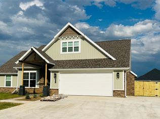 651 S Baggett St, Prairie Grove, AR 72753