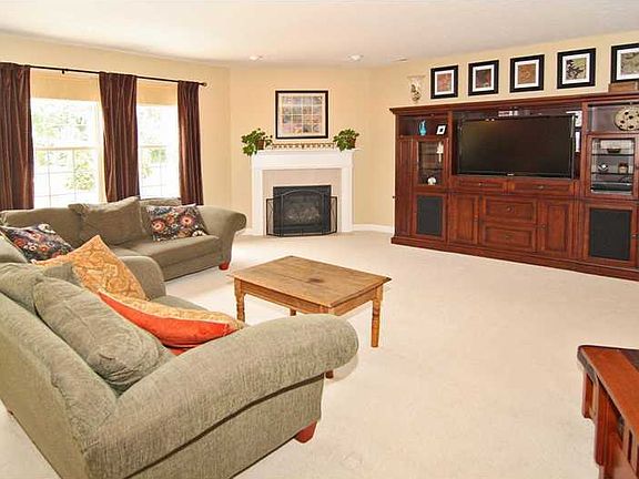 3rd image of 20857 Winding Lake Dr W