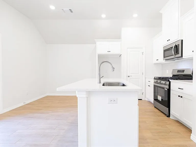 3224 Alameda St — Photo 6