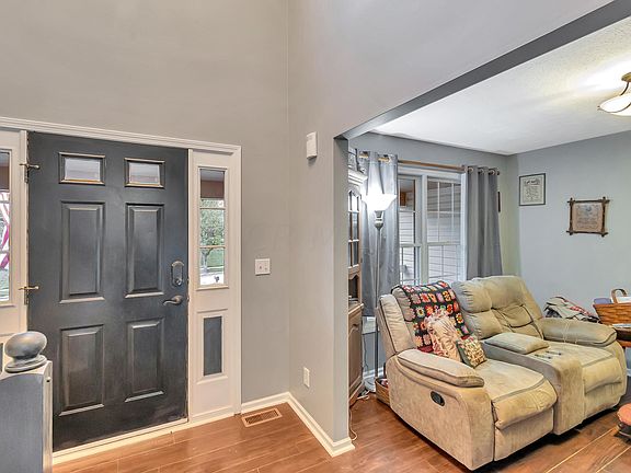 4th image of 336 Highbanks Valley Dr